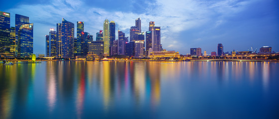 Fototapeta premium SIngapore skyline at night