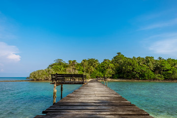 Koh Laoya (Lao Ya) – Islands near Koh Chang, sits off the southern end of Koh Chang and comprises...