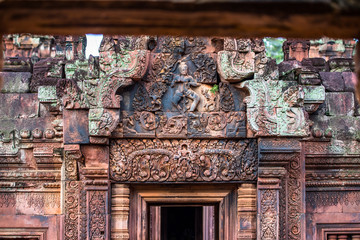 Carvings &uuml;ber dem Eingang der Grabkammer