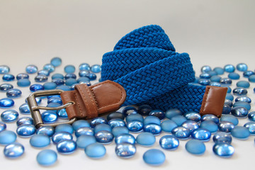 cinturón azul eléctrico
