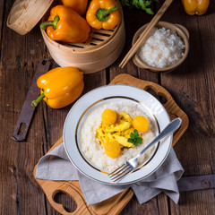 Chicken strips with rice and sweet mirabelle in curry sauce