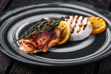 Baked Camembert with caramelized orange and grilled chicken on w