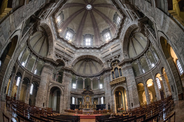 Fototapeta na wymiar Basilica of San Lorenzo, Milan