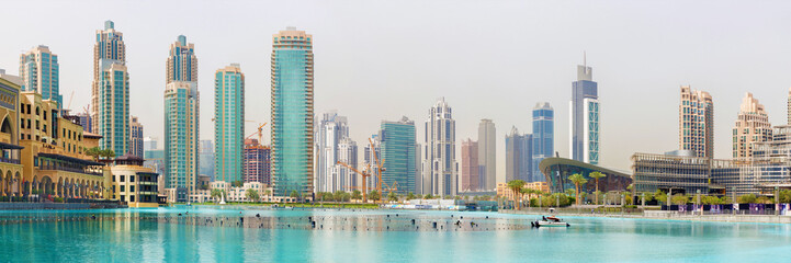 Obraz na płótnie Canvas Dubai - The fountain lake in the Downtown.