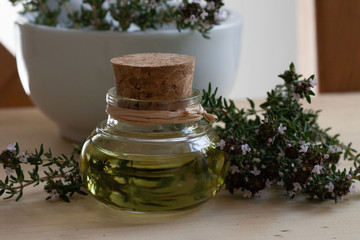 Thymianöl in Glasflasche
