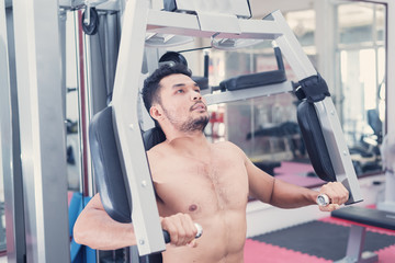 Fototapeta na wymiar Athlete bodybuilding workout in gym.