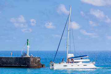 jetée sud du port de Saint-Gilles, île de la Réunion  © Unclesam