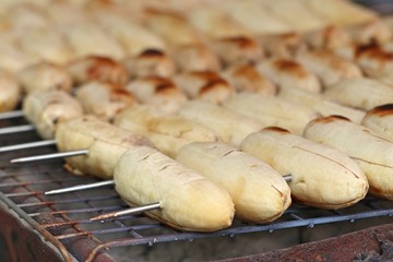 grill bananas at the market