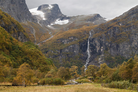 Volefossen Waterfall and the Hanekammen Peak