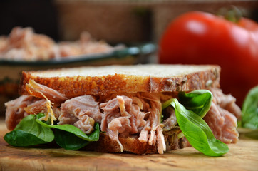 Pulled pork sandwich with lamb's lettuce