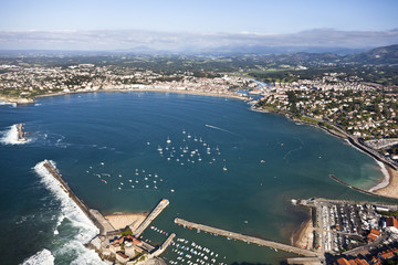 La baie de Saint-Jean-de-Luz vue d'avion