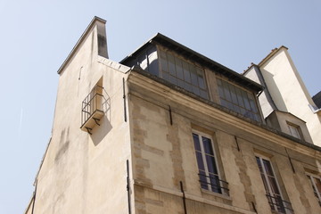Véranda d'un immeuble ancien à Paris