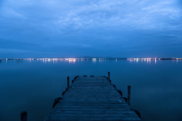 Fototapeta premium Embarcadero en el lago