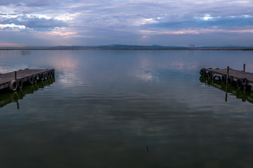 Embarcadero en el lago