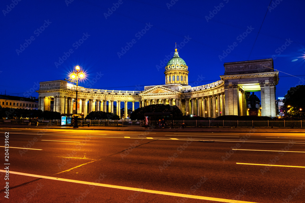 Wall mural Illuminated Cathedral of Our Lady of Kazan, Russian Orthodox Church in Saint Petersburg, Russia at night