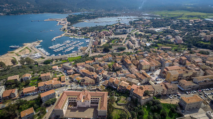 Naklejka premium Vieille ville et port de Porto-Vecchio