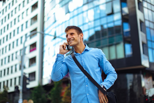 Young businessman talking on the phone in the city