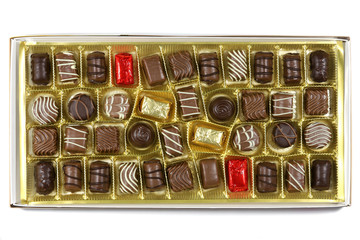 Pralinenschachtel isoliert auf weißem Hintergrund