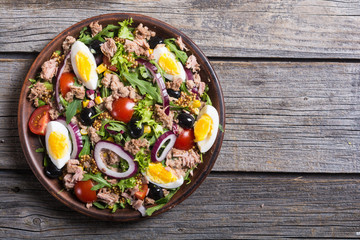 Tuna salad with tomatoes