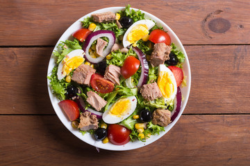 Tuna salad with tomatoes