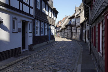 Fototapeta premium Tiny street with old nordic style houses in the town of Goslar, Germany in the Harz region.