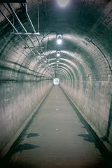 Cercles muraux Tunnel 遊歩道のトンネルの風景4