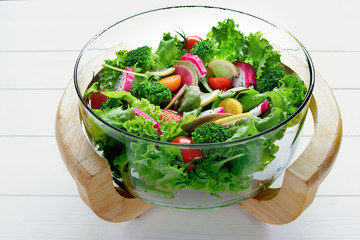 カラフルな野菜サラダ