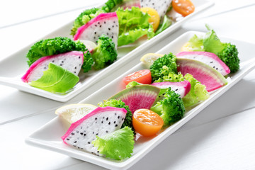 カラフルな野菜サラダ