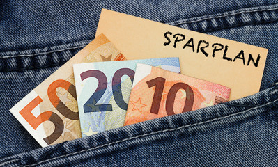 Sparplan Banknoten mit Visitenkarte in einer Hosentasche