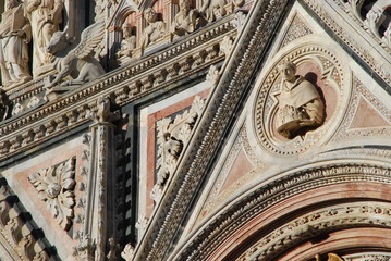  Siena Cathedral; building; carving; stone carving; arch