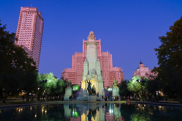Obraz premium マドリード スペイン広場 夜景
