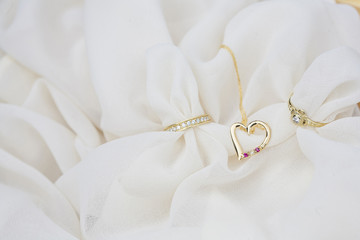 Luxury diamond ring with heart shape pendant