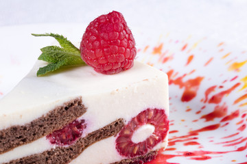 Вкусный и красивый десерт с ягодой малиной. Tasty and beautiful dessert with berry raspberry
