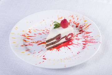 Очень вкусный торт с малиновым джемом. Very tasty pie with raspberry jam

