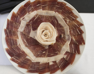 Plato con jamón serrano