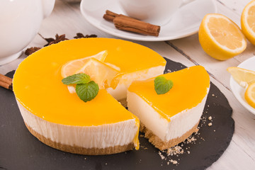 Lemon cheesecake. 
