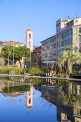 Nice, quartier du Vieux Nice, coulée verte ou promenade du Paillon, le miroir d'eau