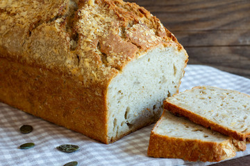 Ofenfrisches Brot geschnitten