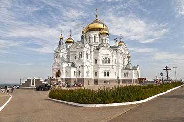 Fototapeta na wymiar Столетие Крестовоздвиженского собора на Белой горе