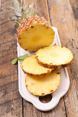 fresh pineapple slices