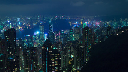 Obraz premium Nocny pejzaż Hongkongu w stylu cyberpunk