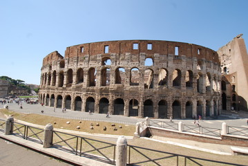 Naklejka premium Colosseum; historic site; amphitheatre; landmark; ancient roman architecture