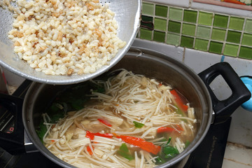 Mushroom curry with ant larvae 2