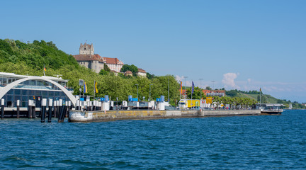 Fototapeta na wymiar Meersburg Fährhafen mit Blick auf die Burg