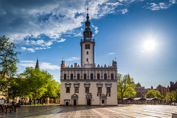 Ratusz w Chełmnie wieczorem. Chełmno, Kujawsko-Pomorskie, Polska. © Senatorek