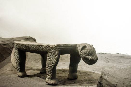 Ancient Costa Rica Metate with the shape of a Jaguar