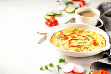 Frittata with paprika and tomatoes.