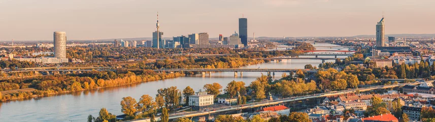 Foto op Aluminium Panoramisch uitzicht over de Donau in Wenen richting het Vienna International Center © Silvia Eder