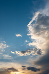 Obraz premium Wolken im Hochformat