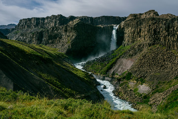 Obraz premium Cascada ivertida desde frente